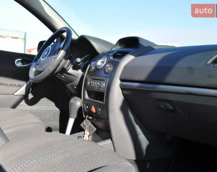 Рено Меган 2006 в Киеве на Automoto.ua Серый Рено Меган, объемом двигателя 1.6 л и пробегом 185 тыс. км за 6300 $, фото 31 на Automoto.ua