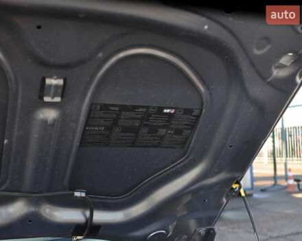 Рено Меган 2006 в Киеве на Automoto.ua Серый Рено Меган, объемом двигателя 1.6 л и пробегом 185 тыс. км за 6300 $, фото 60 на Automoto.ua