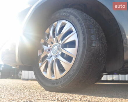 Рено Меган 2006 в Киеве на Automoto.ua Серый Рено Меган, объемом двигателя 1.6 л и пробегом 185 тыс. км за 6300 $, фото 10 на Automoto.ua