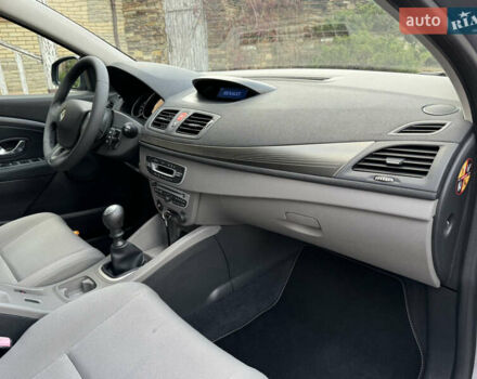 Серый Рено Меган, объемом двигателя 1.6 л и пробегом 153 тыс. км за 7650 $, фото 35 на Automoto.ua