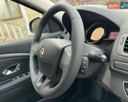 Серый Рено Меган, объемом двигателя 1.6 л и пробегом 153 тыс. км за 7650 $, фото 38 на Automoto.ua
