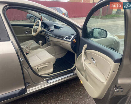 Серый Рено Меган, объемом двигателя 1.46 л и пробегом 230 тыс. км за 6999 $, фото 6 на Automoto.ua