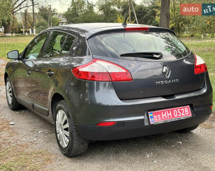 Рено Меган 2009 у Александрие на Automoto.ua Сірий Рено Меган, об'ємом двигуна 1.6 л та пробігом 212 тис. км за 7600 $, фото 11 на Automoto.ua