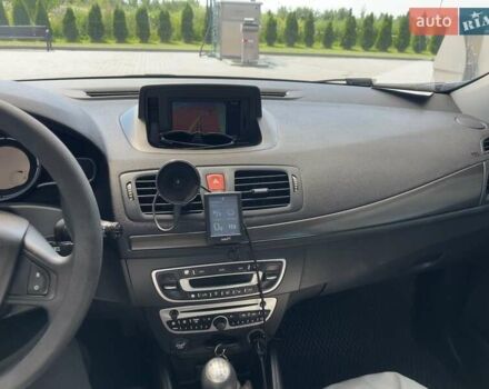 Сірий Рено Меган, об'ємом двигуна 1.6 л та пробігом 190 тис. км за 6800 $, фото 11 на Automoto.ua