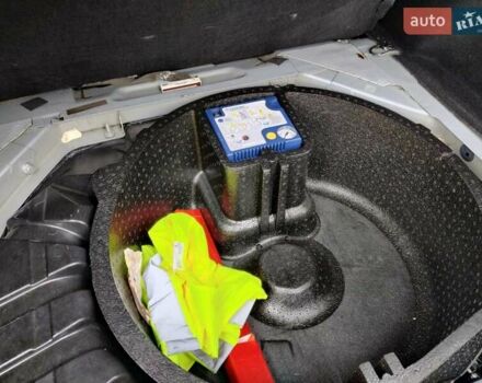 Рено Меган 2009 у Барышевке на Automoto.ua Сірий Рено Меган, об'ємом двигуна 1.6 л та пробігом 185 тис. км за 6950 $, фото 20 на Automoto.ua