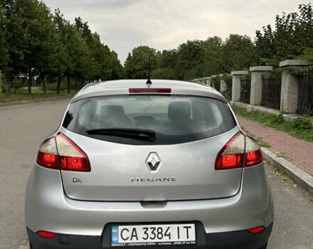 Рено Меган 2009 в Умани на Automoto.ua Серый Рено Меган, объемом двигателя 1.5 л и пробегом 381 тыс. км за 6200 $, фото 2 на Automoto.ua