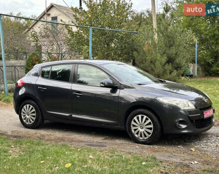 Рено Меган 2009 у Александрие на Automoto.ua Сірий Рено Меган, об'ємом двигуна 1.6 л та пробігом 212 тис. км за 7600 $, фото 6 на Automoto.ua