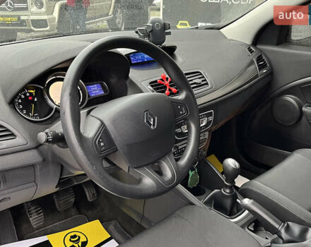 Рено Меган 2009 в Стрые на Automoto.ua Серый Рено Меган, объемом двигателя 1.6 л и пробегом 131 тыс. км за 6999 $, фото 10 на Automoto.ua