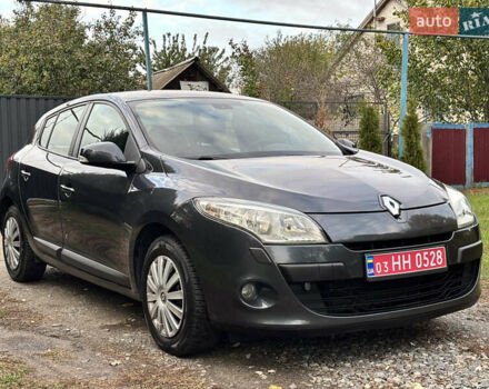 Рено Меган 2009 у Александрие на Automoto.ua Сірий Рено Меган, об'ємом двигуна 1.6 л та пробігом 212 тис. км за 7600 $, фото 14 на Automoto.ua