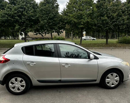 Рено Меган 2009 в Умани на Automoto.ua Серый Рено Меган, объемом двигателя 1.5 л и пробегом 381 тыс. км за 6200 $, фото 1 на Automoto.ua