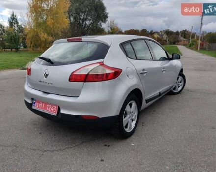 Рено Меган 2009 у Барышевке на Automoto.ua Сірий Рено Меган, об'ємом двигуна 1.6 л та пробігом 185 тис. км за 6950 $, фото 5 на Automoto.ua