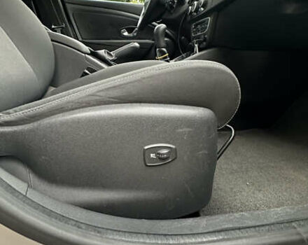 Рено Меган 2009 в Умани на Automoto.ua Серый Рено Меган, объемом двигателя 1.5 л и пробегом 381 тыс. км за 6200 $, фото 13 на Automoto.ua