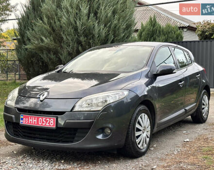 Рено Меган 2009 у Александрие на Automoto.ua Сірий Рено Меган, об'ємом двигуна 1.6 л та пробігом 212 тис. км за 7600 $, фото 4 на Automoto.ua