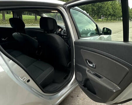 Рено Меган 2009 в Умани на Automoto.ua Серый Рено Меган, объемом двигателя 1.5 л и пробегом 381 тыс. км за 6200 $, фото 7 на Automoto.ua