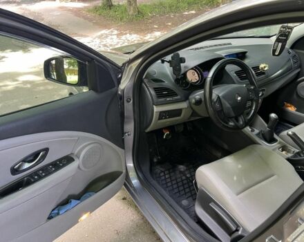 Серый Рено Меган, объемом двигателя 0 л и пробегом 275 тыс. км за 5800 $, фото 6 на Automoto.ua