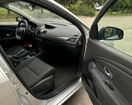 Рено Меган 2009 в Умани на Automoto.ua Серый Рено Меган, объемом двигателя 1.5 л и пробегом 381 тыс. км за 6200 $, фото 8 на Automoto.ua