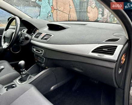 Серый Рено Меган, объемом двигателя 1.6 л и пробегом 164 тыс. км за 8000 $, фото 36 на Automoto.ua
