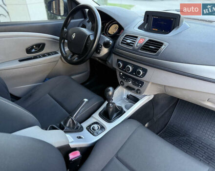 Рено Меган 2010 в Одессе на Automoto.ua Серый Рено Меган, объемом двигателя 1.46 л и пробегом 221 тыс. км за 5999 $, фото 48 на Automoto.ua