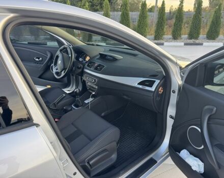 Рено Меган 2010 в Житомире на Automoto.ua Серый Рено Меган, объемом двигателя 1.5 л и пробегом 305 тыс. км за 6600 $, фото 7 на Automoto.ua