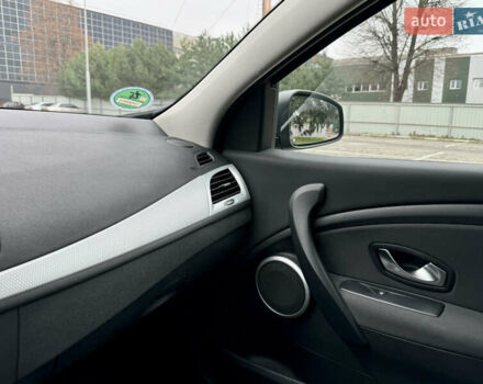 Серый Рено Меган, объемом двигателя 1.6 л и пробегом 164 тыс. км за 8000 $, фото 49 на Automoto.ua