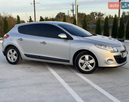 Рено Меган 2010 в Житомире на Automoto.ua Серый Рено Меган, объемом двигателя 1.46 л и пробегом 305 тыс. км за 7000 $, фото 6 на Automoto.ua