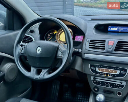 Рено Меган 2010 в Кропивницком (Кировограде) на Automoto.ua Серый Рено Меган, объемом двигателя 0 л и пробегом 270 тыс. км за 6300 $, фото 8 на Automoto.ua
