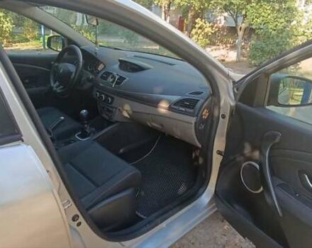 Рено Меган 2010 в Житомире на Automoto.ua Серый Рено Меган, объемом двигателя 1.46 л и пробегом 224 тыс. км за 6500 $, фото 4 на Automoto.ua