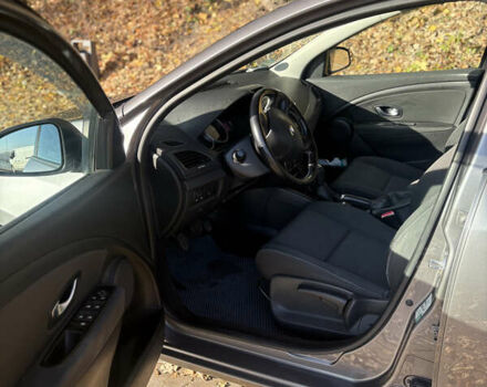 Серый Рено Меган, объемом двигателя 1.6 л и пробегом 303 тыс. км за 6500 $, фото 24 на Automoto.ua