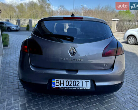Рено Меган 2010 в Одессе на Automoto.ua Серый Рено Меган, объемом двигателя 1.46 л и пробегом 221 тыс. км за 5999 $, фото 10 на Automoto.ua
