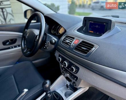 Рено Меган 2010 в Одессе на Automoto.ua Серый Рено Меган, объемом двигателя 1.46 л и пробегом 221 тыс. км за 5999 $, фото 50 на Automoto.ua