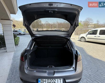 Рено Меган 2010 в Одессе на Automoto.ua Серый Рено Меган, объемом двигателя 1.46 л и пробегом 221 тыс. км за 5999 $, фото 19 на Automoto.ua