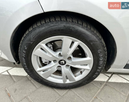 Сірий Рено Меган, об'ємом двигуна 2 л та пробігом 195 тис. км за 6700 $, фото 5 на Automoto.ua