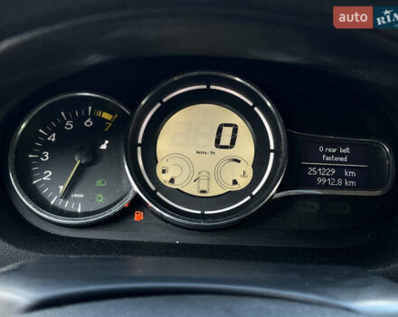 Серый Рено Меган, объемом двигателя 1.6 л и пробегом 251 тыс. км за 6000 $, фото 3 на Automoto.ua