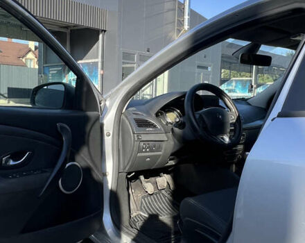 Серый Рено Меган, объемом двигателя 1.6 л и пробегом 251 тыс. км за 6000 $, фото 2 на Automoto.ua