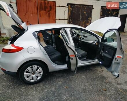 Серый Рено Меган, объемом двигателя 1.4 л и пробегом 247 тыс. км за 5900 $, фото 24 на Automoto.ua