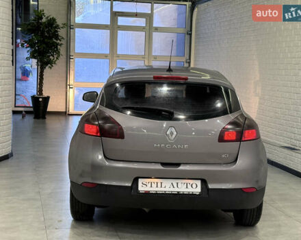 Сірий Рено Меган, об'ємом двигуна 1.46 л та пробігом 221 тис. км за 6100 $, фото 7 на Automoto.ua