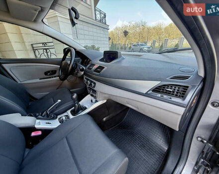 Сірий Рено Меган, об'ємом двигуна 1.46 л та пробігом 221 тис. км за 6100 $, фото 51 на Automoto.ua