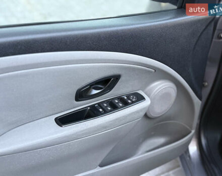 Сірий Рено Меган, об'ємом двигуна 1.46 л та пробігом 221 тис. км за 6100 $, фото 29 на Automoto.ua