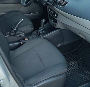 Серый Рено Меган, объемом двигателя 1.5 л и пробегом 400 тыс. км за 5500 $, фото 9 на Automoto.ua