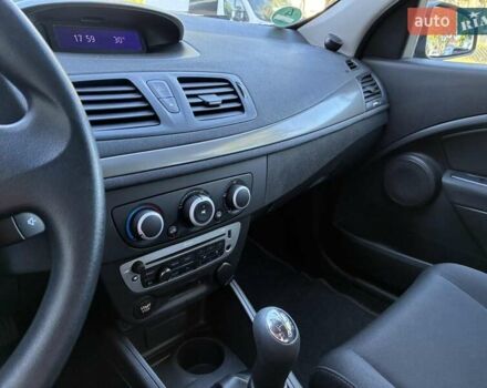 Серый Рено Меган, объемом двигателя 1.6 л и пробегом 214 тыс. км за 7450 $, фото 28 на Automoto.ua