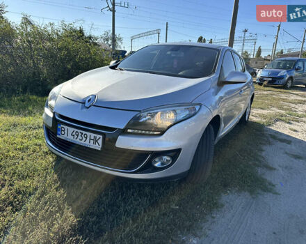 Рено Меган 2013 в Кременчуге на Automoto.ua Серый Рено Меган, объемом двигателя 1.2 л и пробегом 260 тыс. км за 6100 $, фото 1 на Automoto.ua