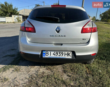 Рено Меган 2013 в Кременчуге на Automoto.ua Серый Рено Меган, объемом двигателя 1.2 л и пробегом 260 тыс. км за 6100 $, фото 7 на Automoto.ua