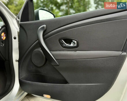 Сірий Рено Меган, об'ємом двигуна 1.5 л та пробігом 198 тис. км за 8599 $, фото 30 на Automoto.ua