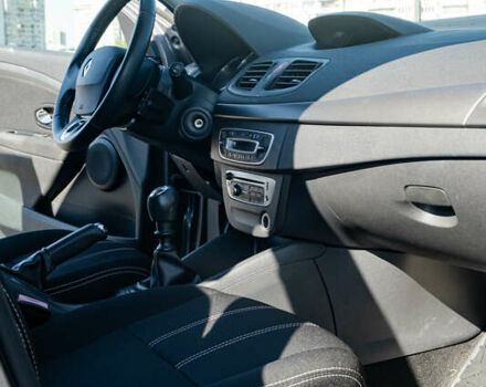 Серый Рено Меган, объемом двигателя 1.46 л и пробегом 113 тыс. км за 8500 $, фото 21 на Automoto.ua