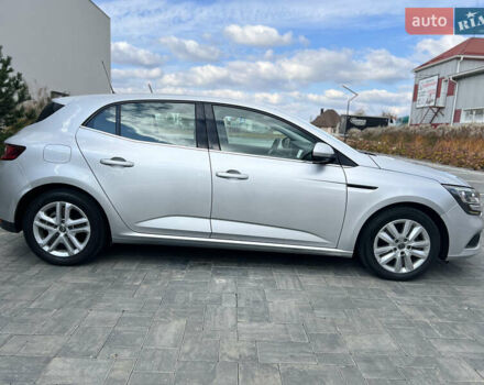 Рено Меган 2020 в Луцке на Automoto.ua Серый Рено Меган, объемом двигателя 1.46 л и пробегом 165 тыс. км за 14200 $, фото 8 на Automoto.ua