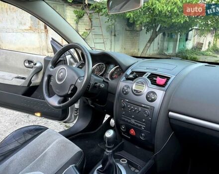 Серый Рено Меган, объемом двигателя 2 л и пробегом 177 тыс. км за 5600 $, фото 12 на Automoto.ua