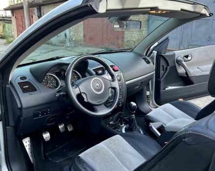 Серый Рено Меган, объемом двигателя 2 л и пробегом 177 тыс. км за 5600 $, фото 11 на Automoto.ua