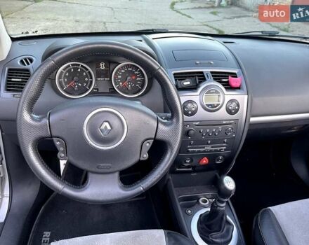 Серый Рено Меган, объемом двигателя 2 л и пробегом 177 тыс. км за 5600 $, фото 13 на Automoto.ua