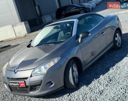 Рено Меган 2011 у Львові на Automoto.ua Сірий Рено Меган, об'ємом двигуна 2 л та пробігом 215 тис. км за 8690 $, фото 9 на Automoto.ua