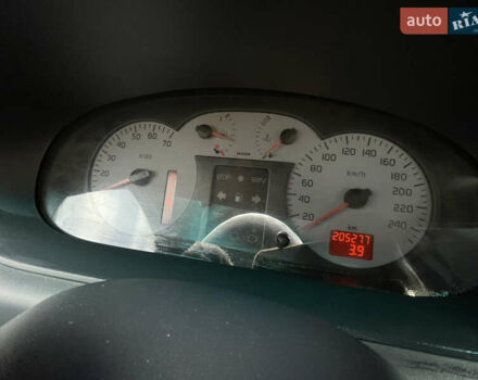 Рено Меган 2002 в Черновцах на Automoto.ua Серый Рено Меган, объемом двигателя 1.6 л и пробегом 205 тыс. км за 2102 $, фото 5 на Automoto.ua